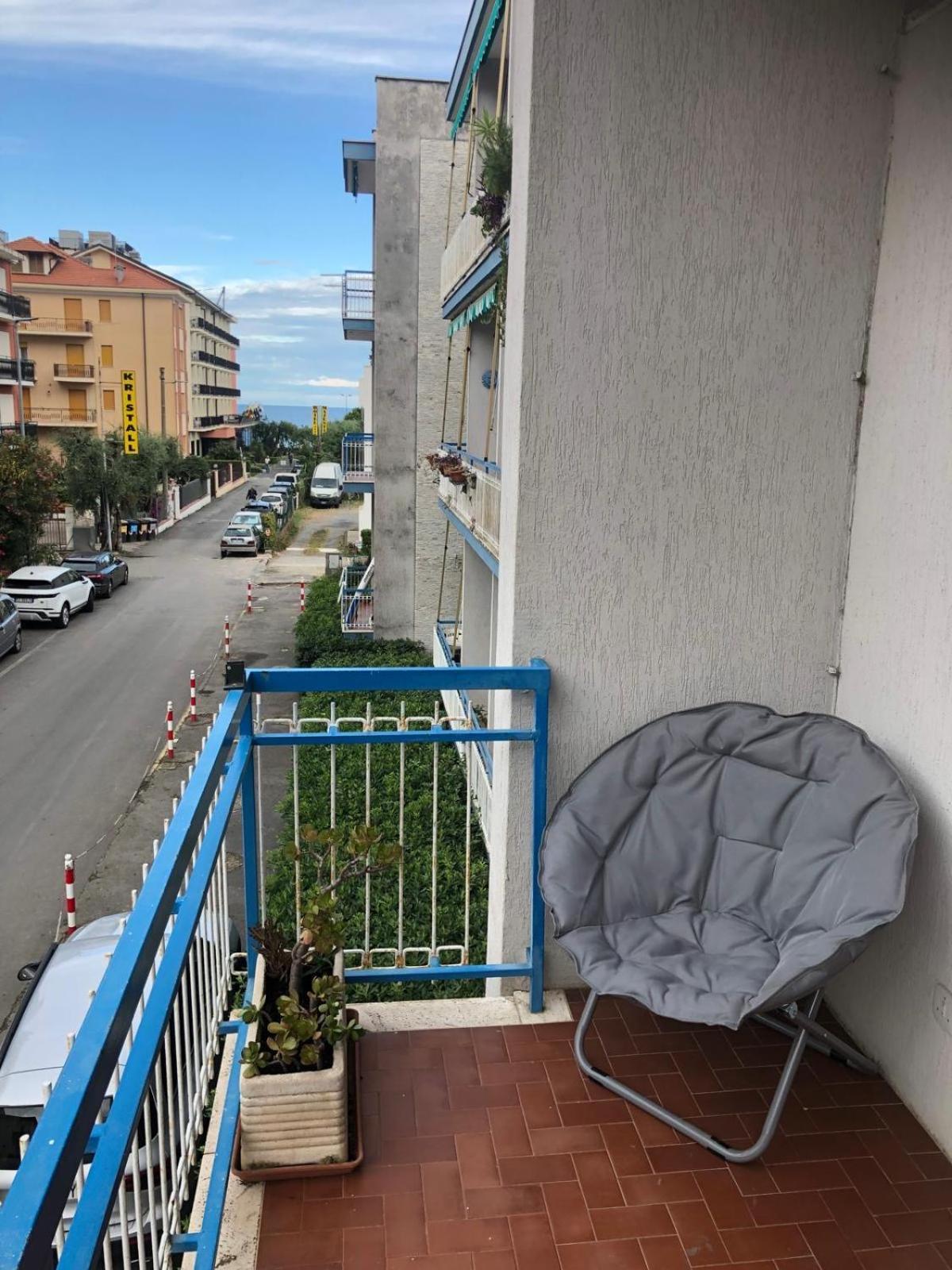 Appartamento A 100 Mt Dalla Spiaggia 디아노마리나 외부 사진